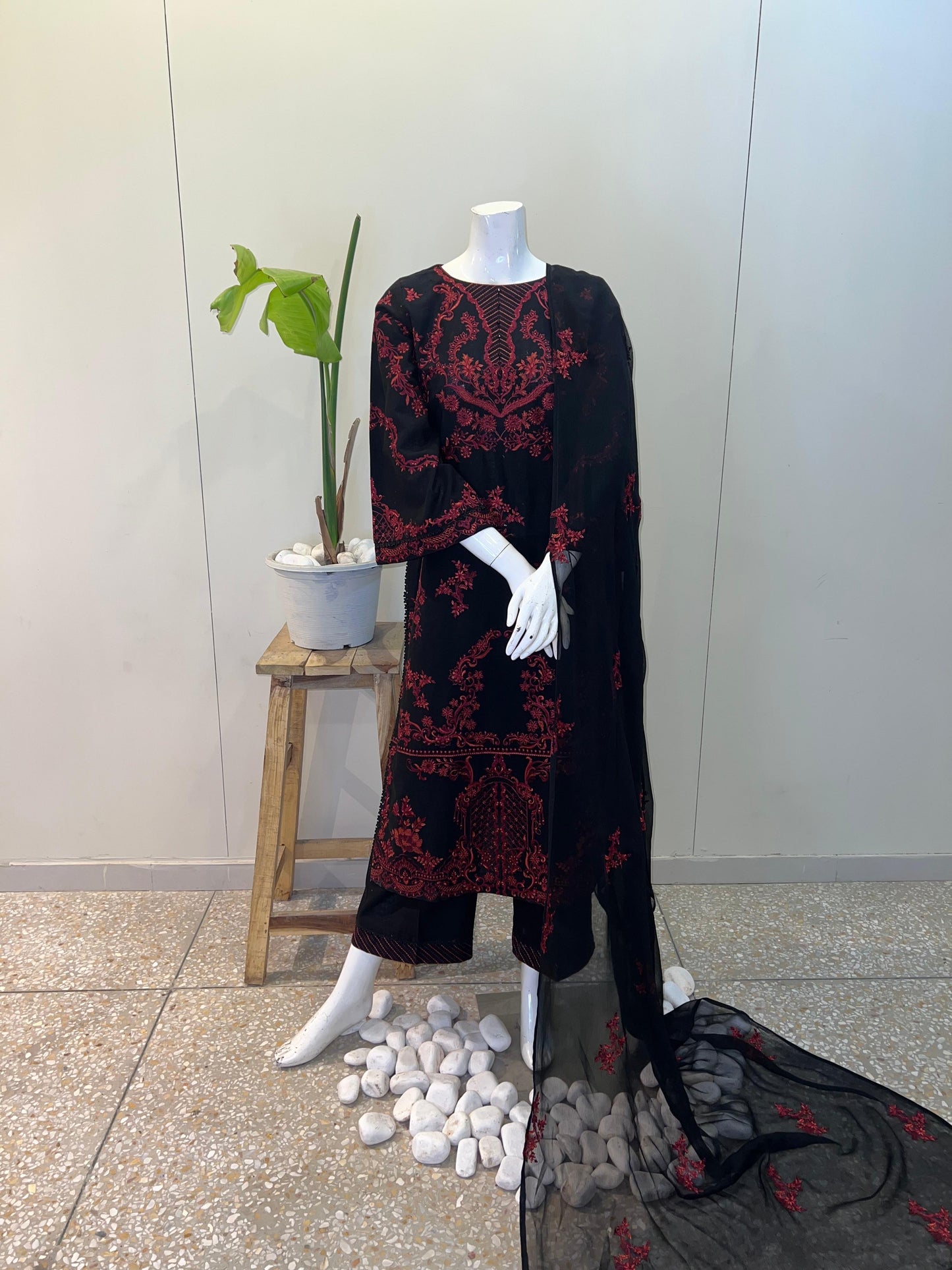Plume/black