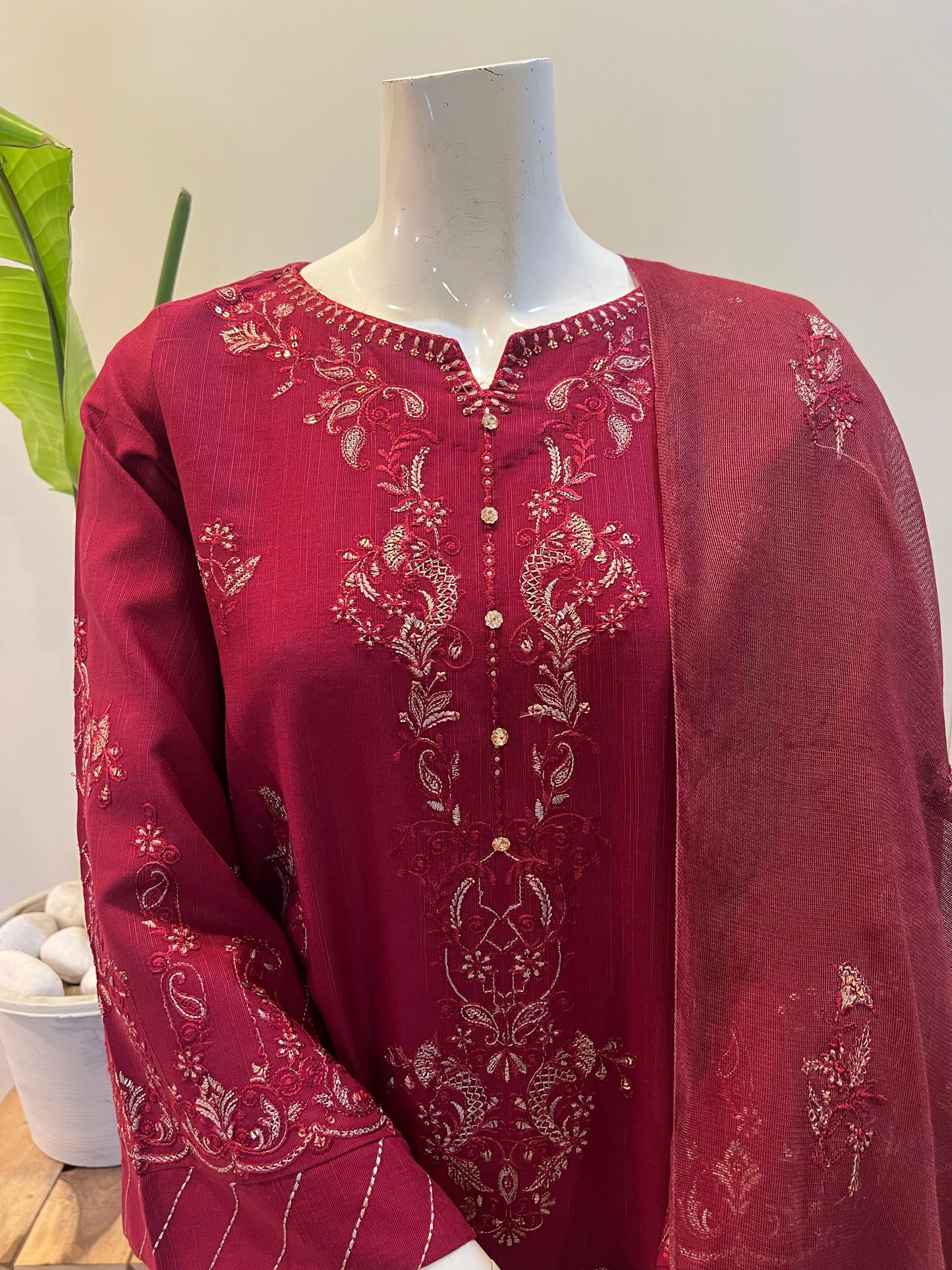 Naaz/mehroon