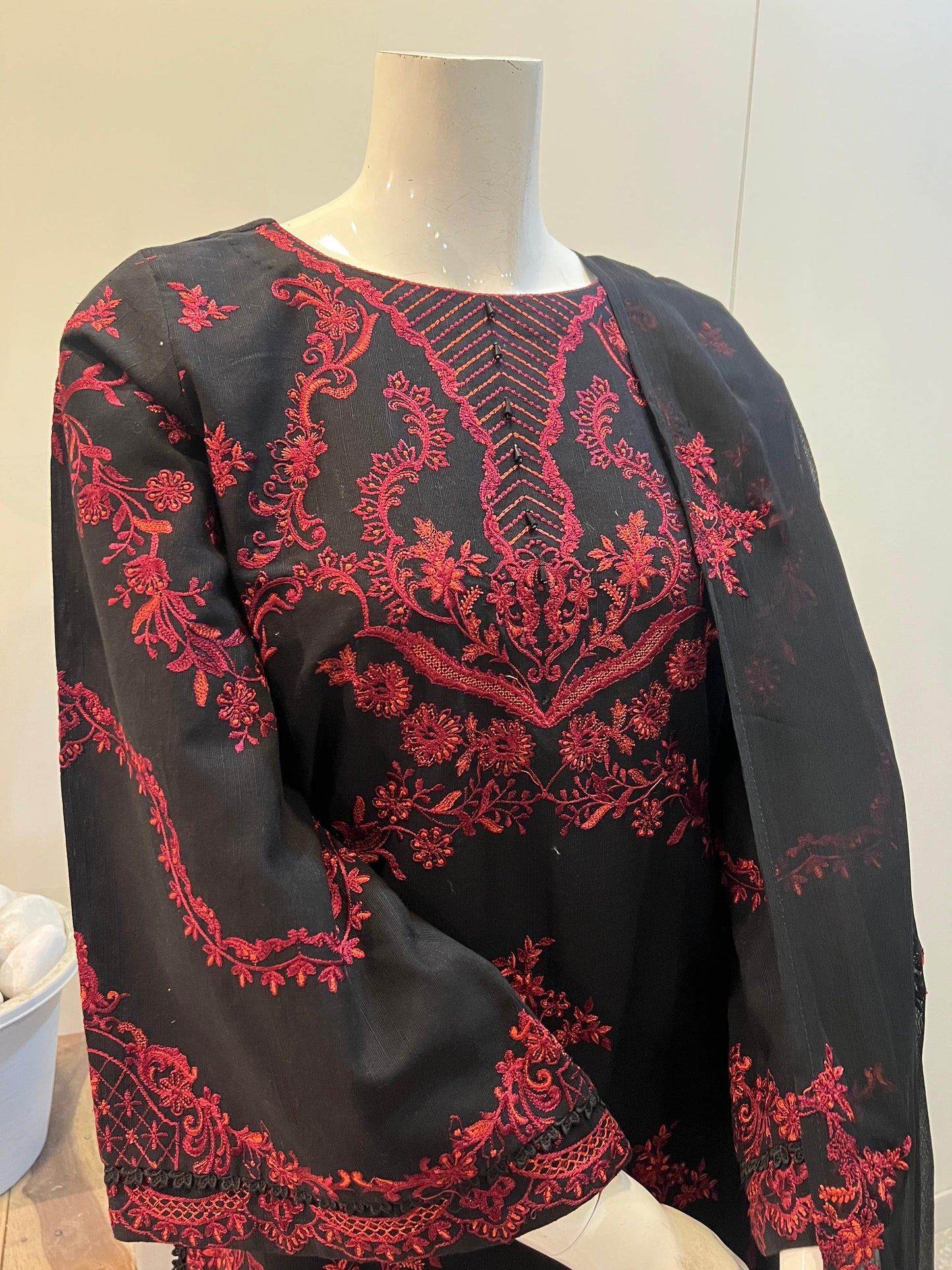Plume/black