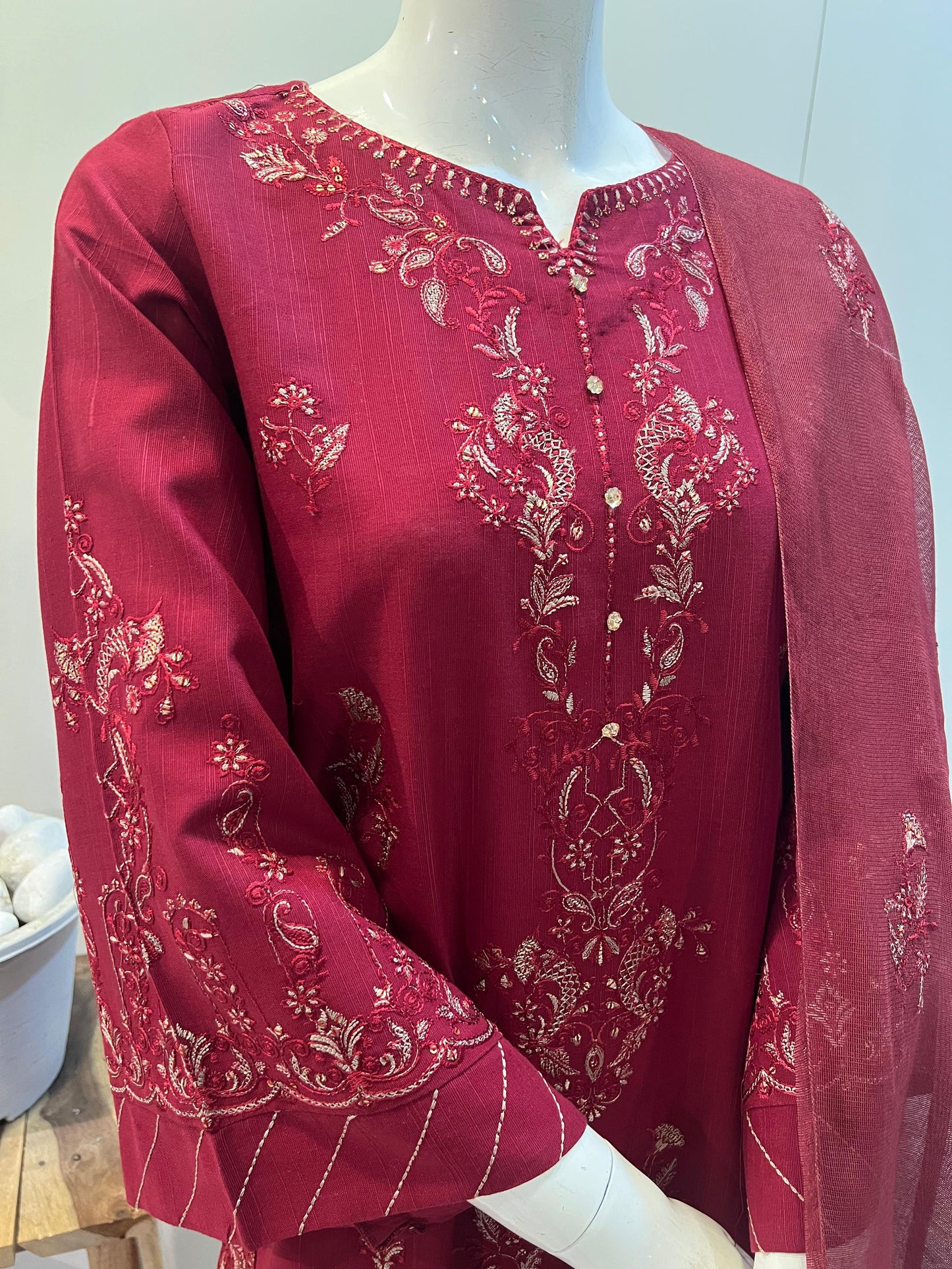 Naaz/mehroon