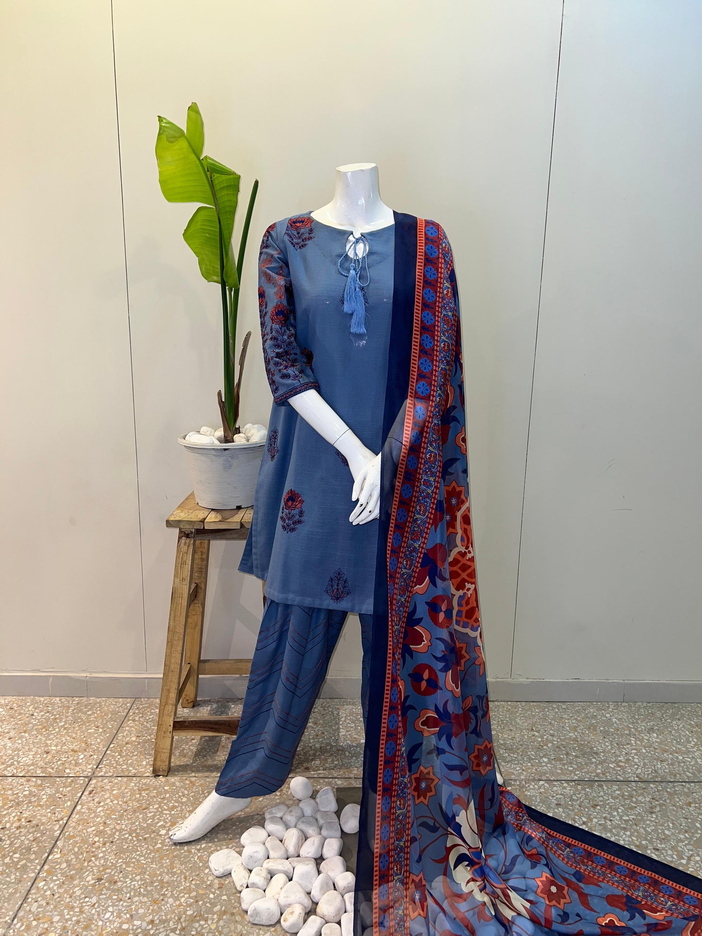 Noura/blue